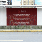 Montagem com banner de divulgação do evento.