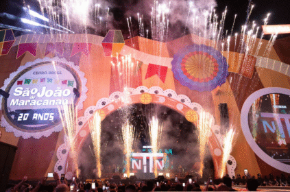 Foto do centro do palco do São João de Maracanaú 2025.
