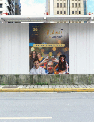 Montagem com banner de divulgação do evento.