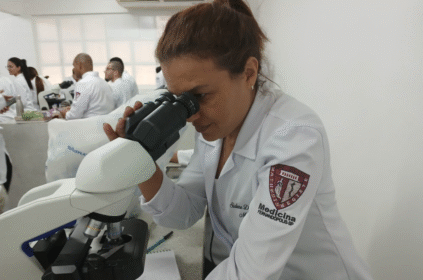 Foto da escritora Sirlene Domingues.