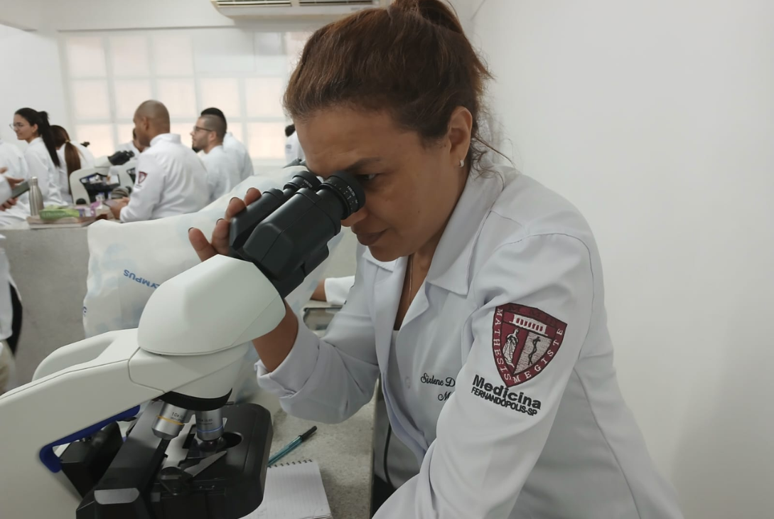 Foto da escritora Sirlene Domingues.