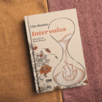 Montagem com capa do livro.
