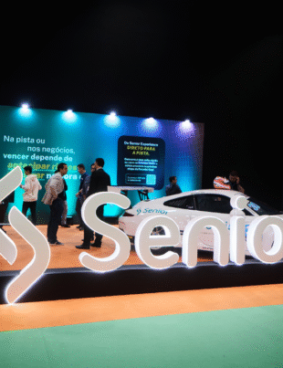Imagem do palco do evento Senior Experience.