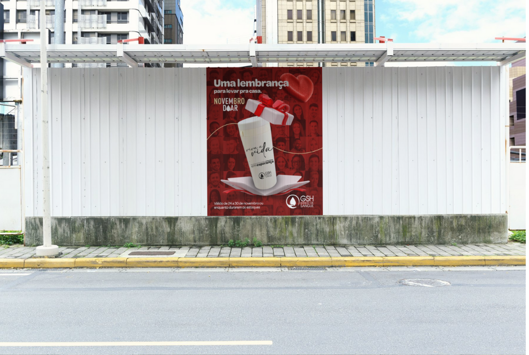 Montagem com banner do evento.