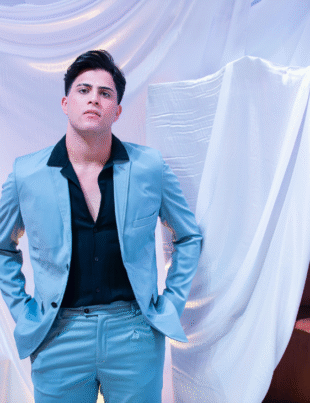 Foto do cantor Rafael Garcez.