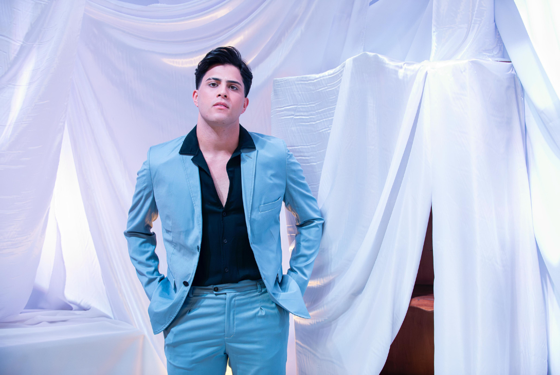 Foto do cantor Rafael Garcez.