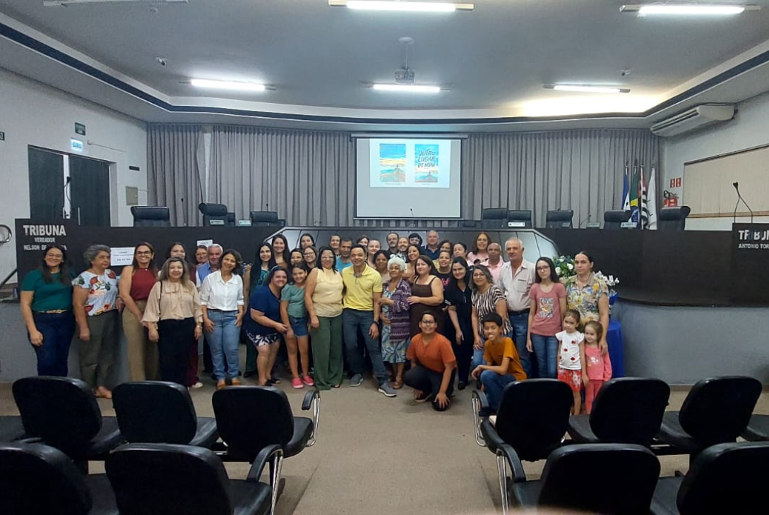 Foto do evento de lançamento literário de Fabiano Ferreira.
