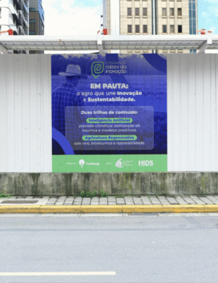 Montagem com banner do evento.