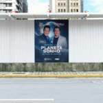 Montagem com banner do evento.