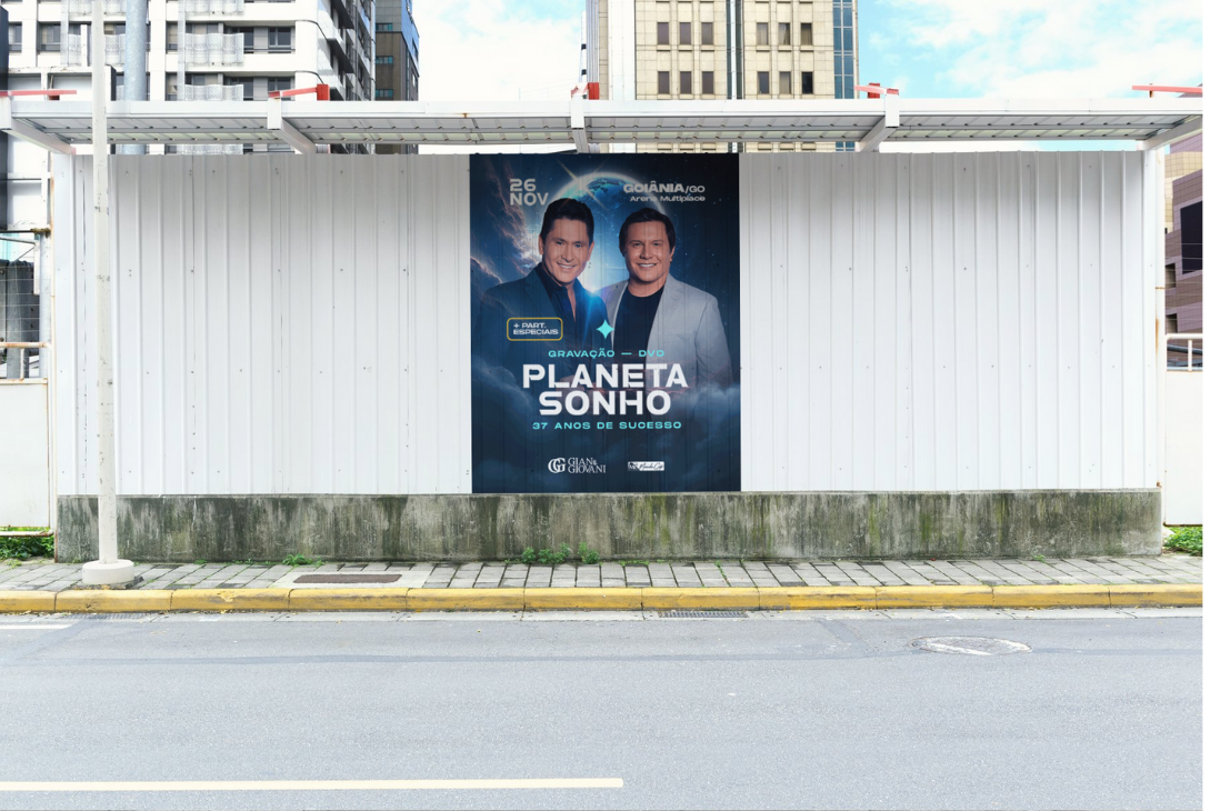 Montagem com banner do evento.