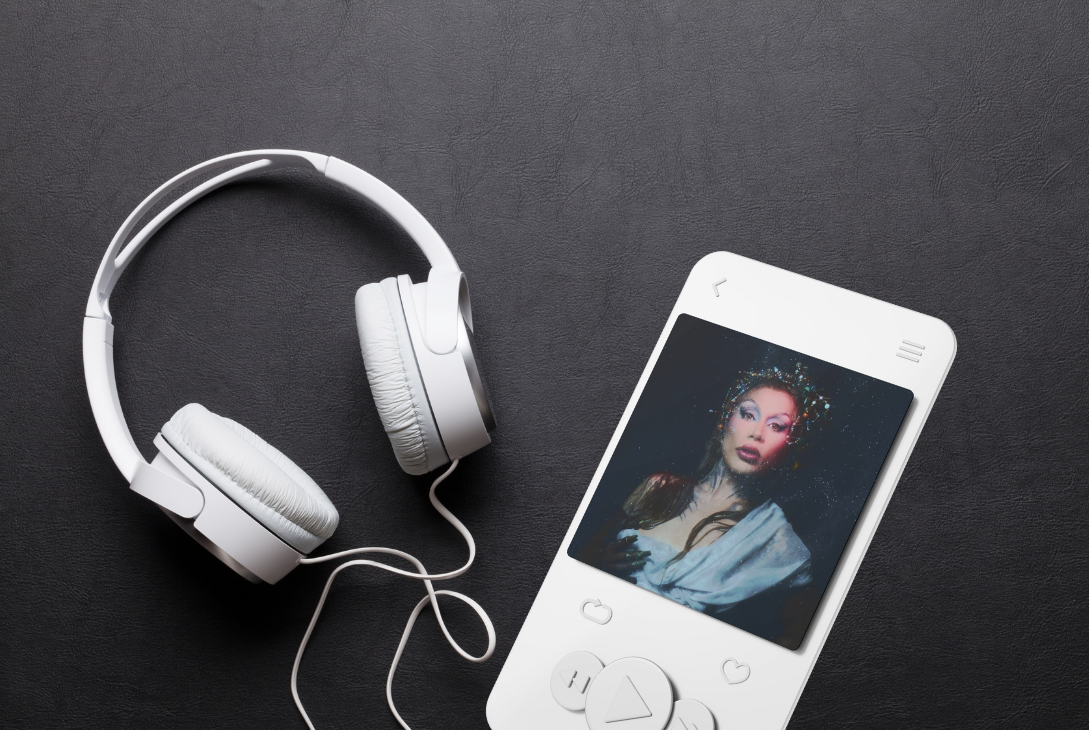 Montagem com capa do álbum.