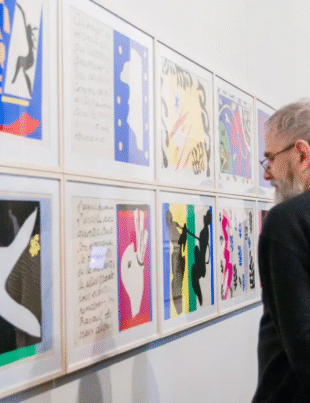 Público aprecia “Do livro ao museu” na Hemeroteca.