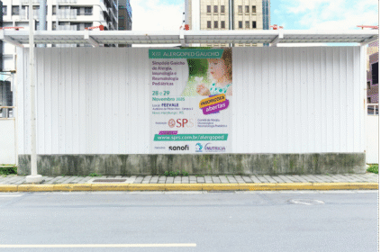 Montagem com banner do evento.