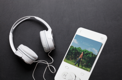 Montagem com capa do álbum.