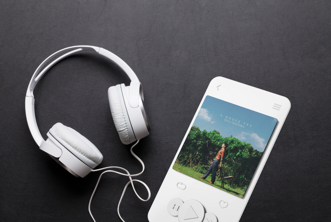 Montagem com capa do álbum.