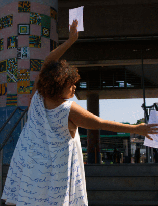 Foto da ação Cartas para uma Jovem Gorda da Zona Agbara.
