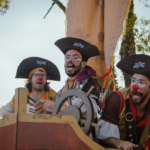 Foto de apresentação circense teatral.