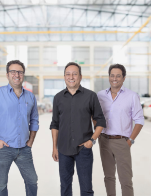 Foto dos empresários Ricardo Ceruli, Cassio Ceruli e Fabricio Barroca.