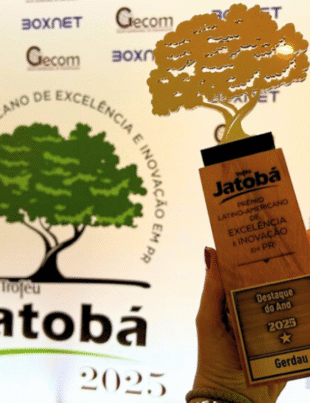 Foto do prêmio Jatobá 2025 conquistado pela Gerdau.