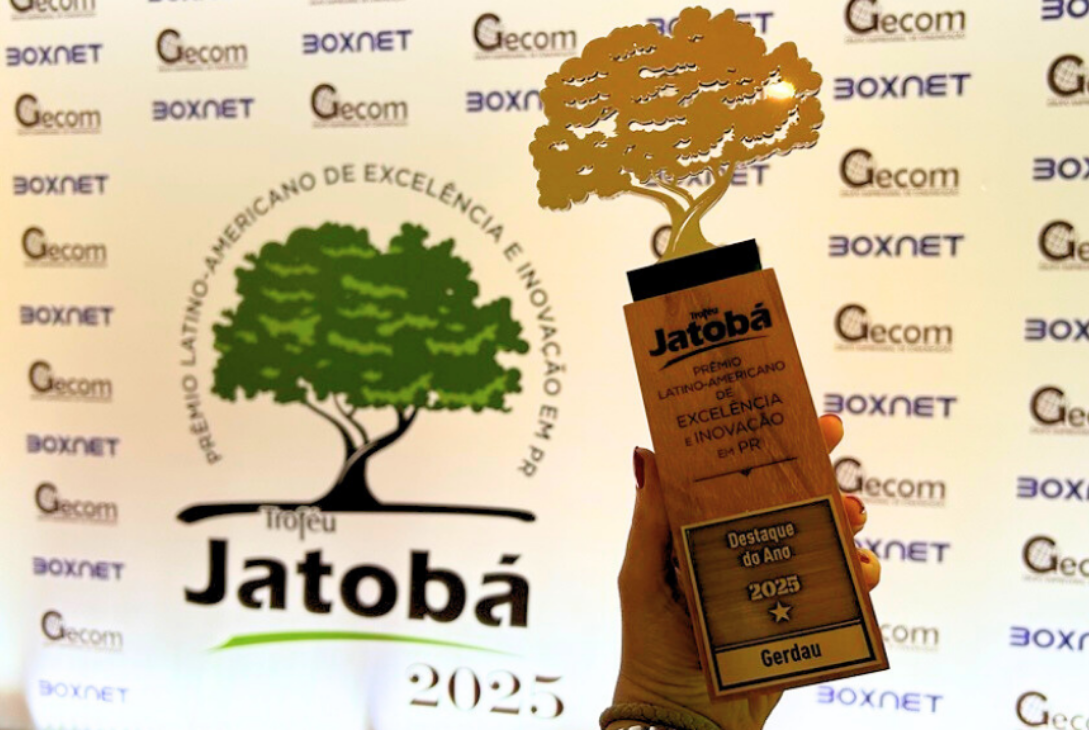Foto do prêmio Jatobá 2025 conquistado pela Gerdau.