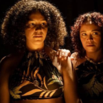 Foto de cena do espetáculo.