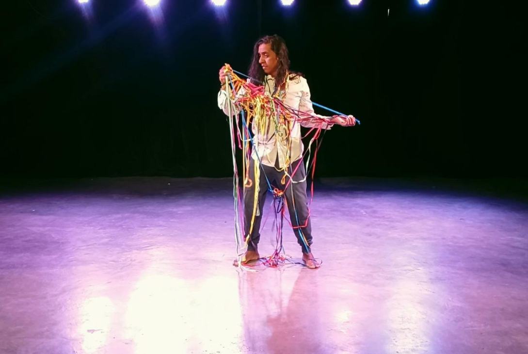 Foto de uma apresentação do cantor.