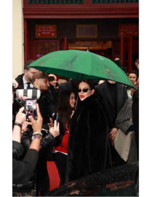 Foto de Emmanuele Louza no evento em Paris.