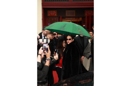 Foto de Emmanuele Louza no evento em Paris.