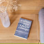 Mockup com capa do livro.