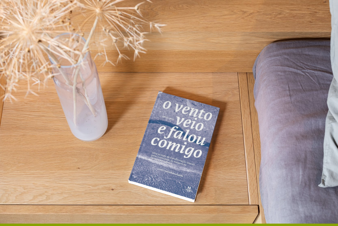 Mockup com capa do livro.