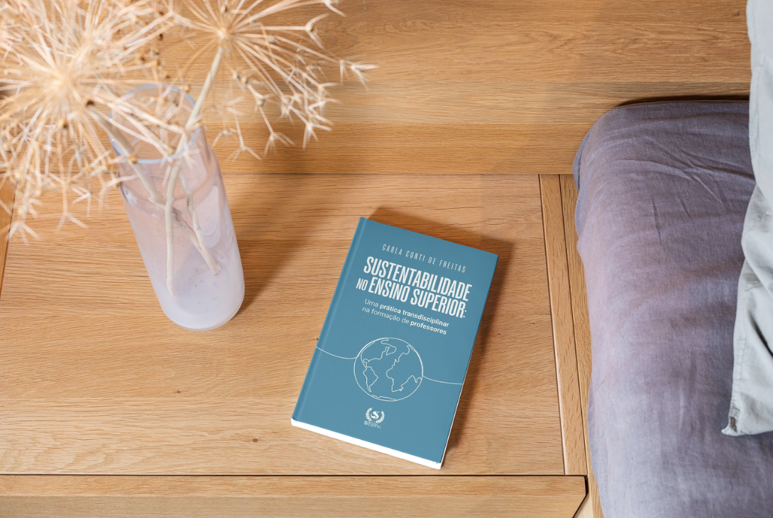 Mockup com capa do livro.