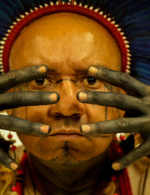 Imagem do ator Ruy Bento Vidal presente na exposição imersiva.