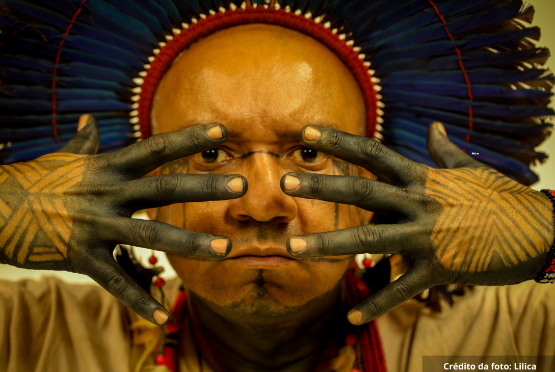 Imagem do ator Ruy Bento Vidal presente na exposição imersiva.