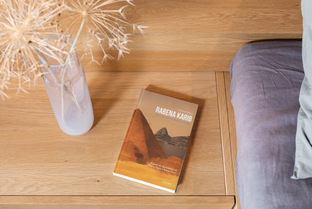 Mockup com capa do livro.