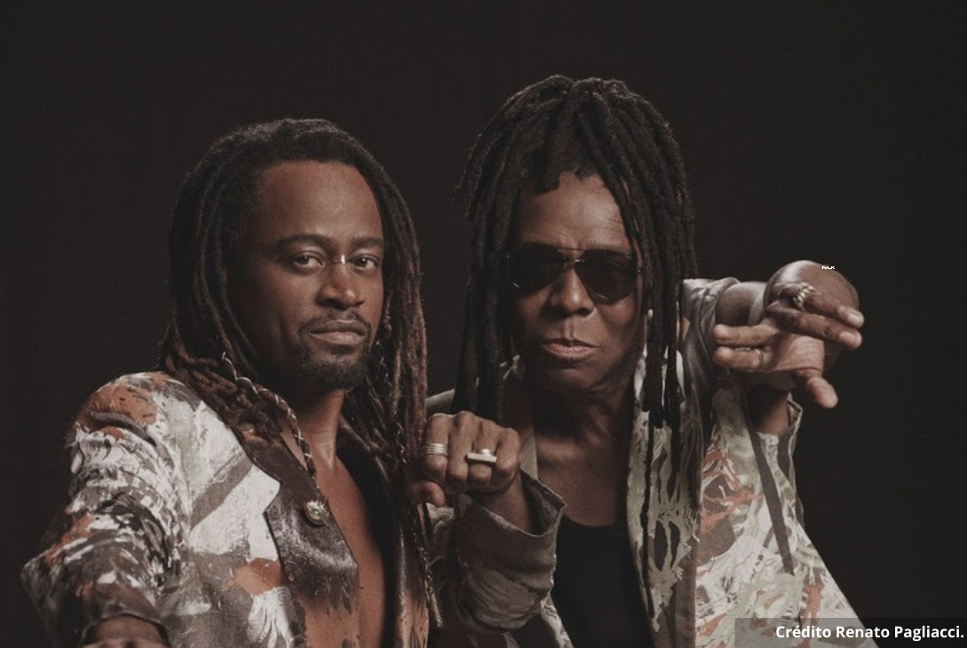 Foto dos cantores Toni Garrido e Bino Farias.