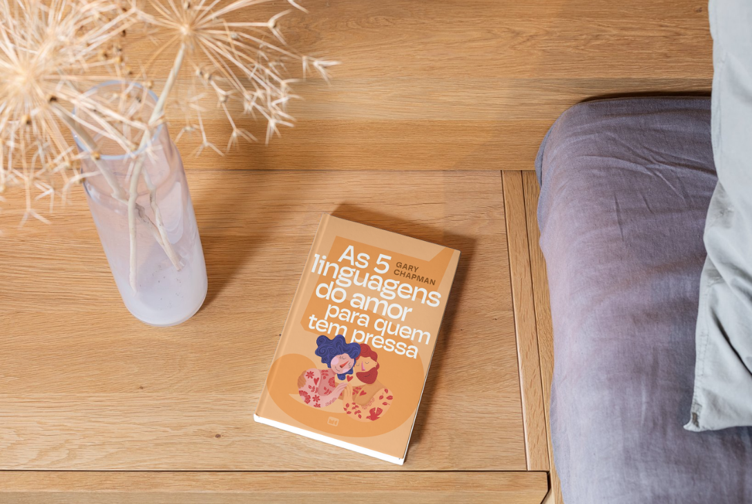 Mockup com capa do livro.