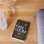 Mockup com capa do livro.