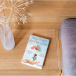 Mockup com capa do livro.