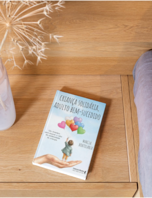 Mockup com capa do livro.