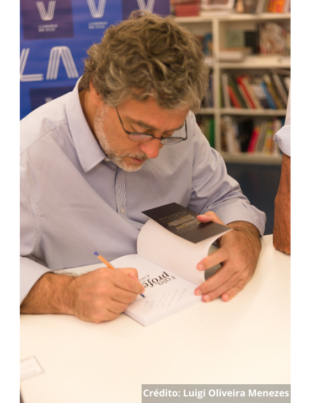Foto do lançamento do livro.