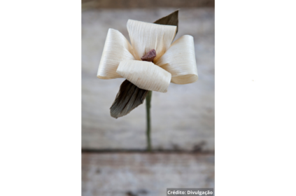 Foto da folha de palha criada para presentear as mulheres.