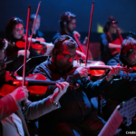 Foto da orquestra da Ópera das Cores.