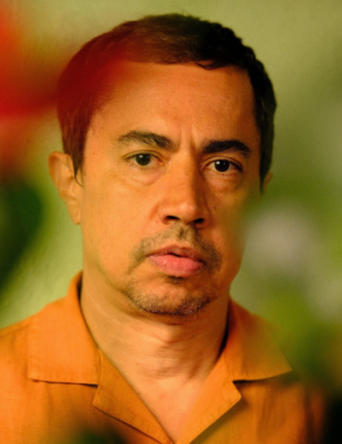 Foto do cantor Pupillo.