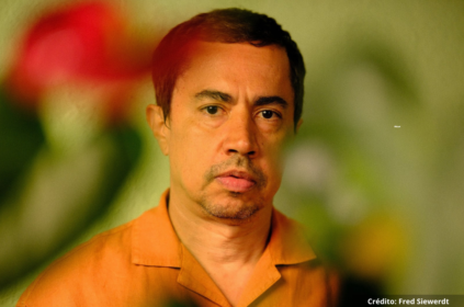 Foto do cantor Pupillo.