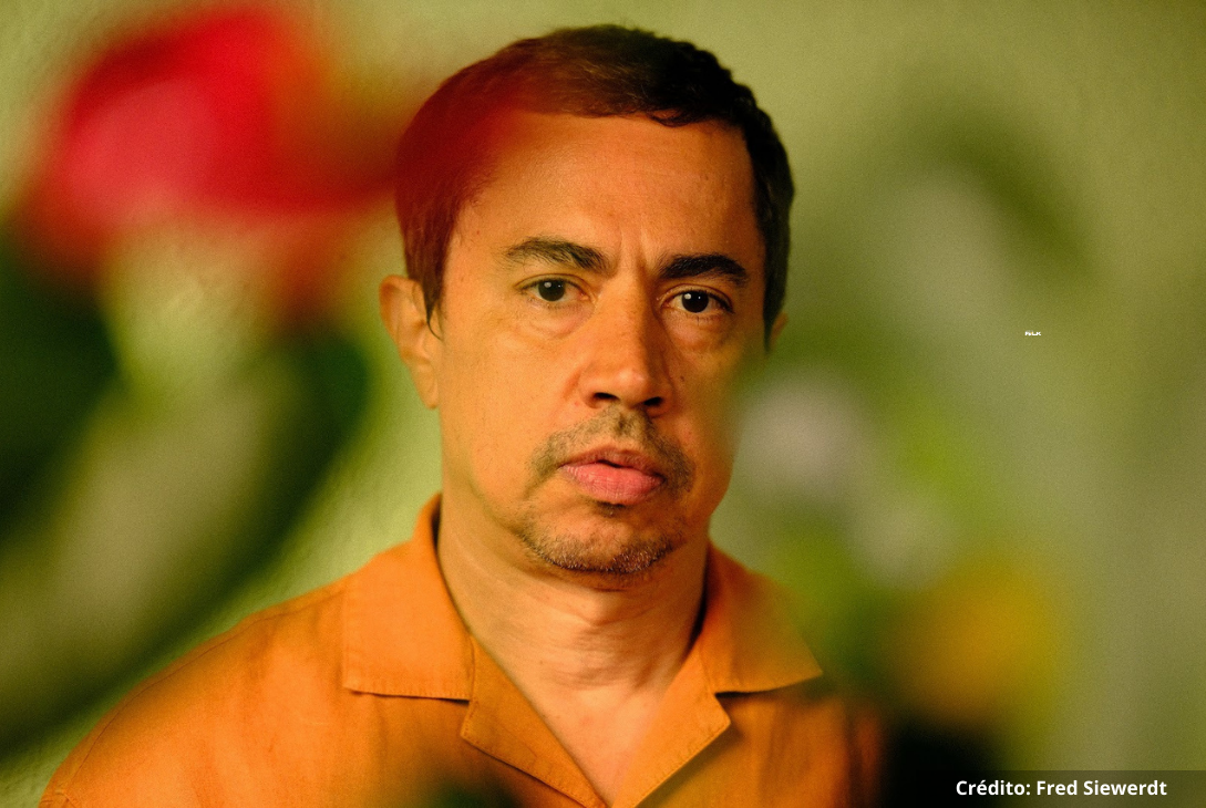 Foto do cantor Pupillo.