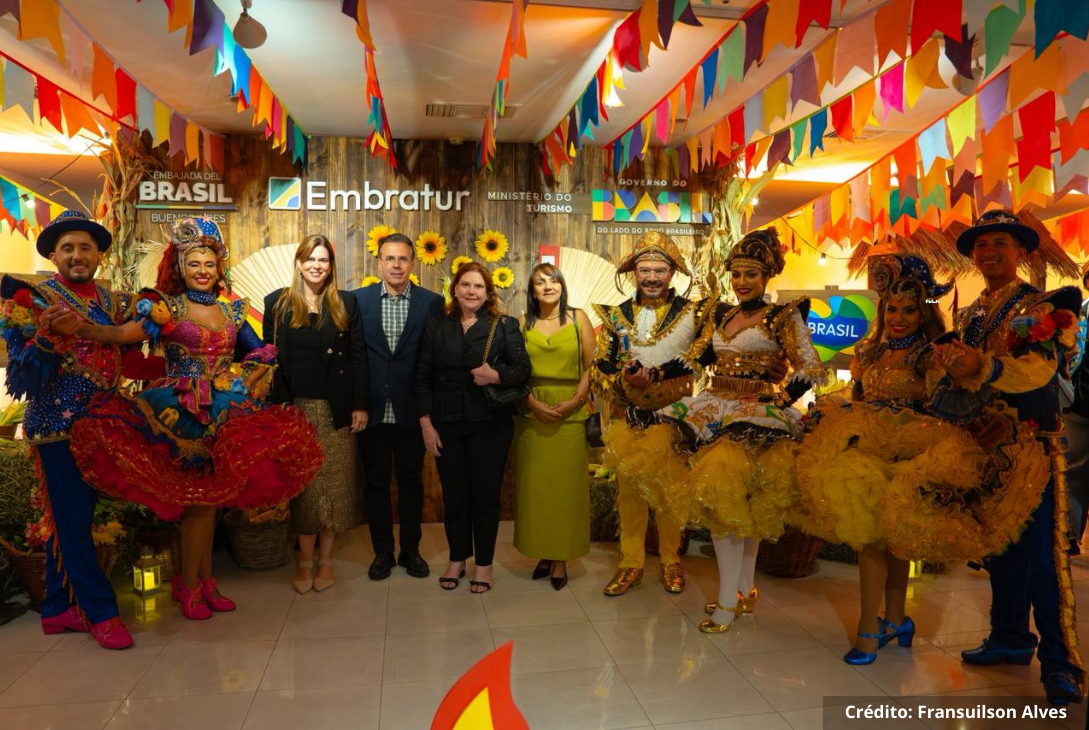 Foto de apresentação do São João de Maracanaú na Argentina.