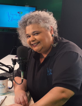 Foto da apresentadora e criadora do programa Viver Eficiente.