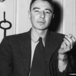 Cena do documentário sobre Oppenheimer.