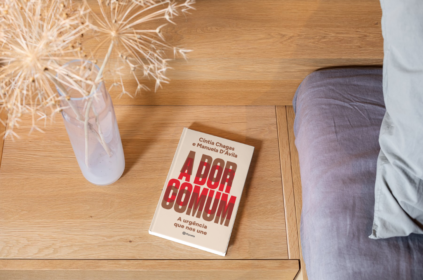 Mockup com capa do livro.