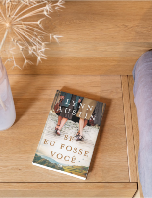 Mockup com capa do livro.